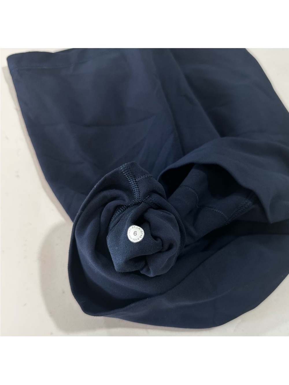 Lululemon Align Short 8" in True Navy - Size 6 - Picture 7 of 7